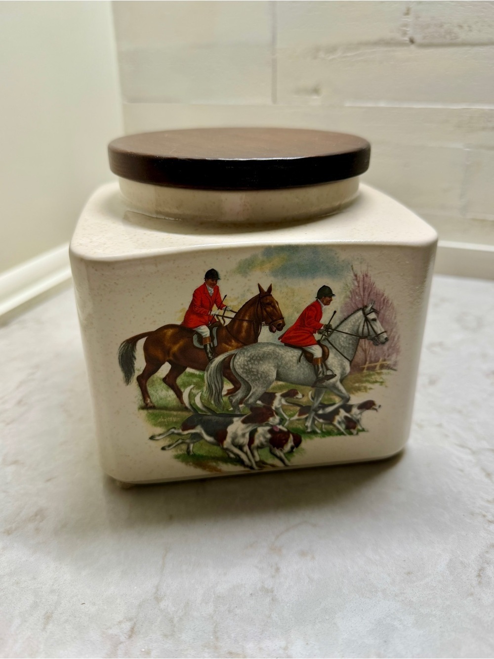 VINTAGE, HYALYN POTTERY CANNISTER WITH WOODEN LID.